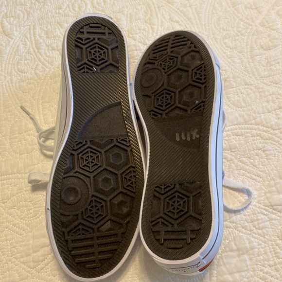 NWT Landmark Sneakers designed with a Sunset on one side of each shoe - Picture 3 of 8